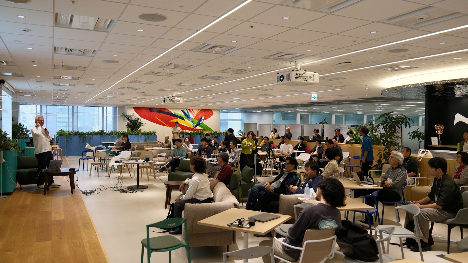 DAY1 満席の会場